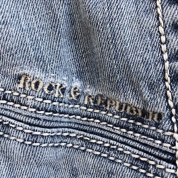 ROCK & REPUBLIC Relaxed Straight Fit Destroyed Jeans - Picture 3 of 9